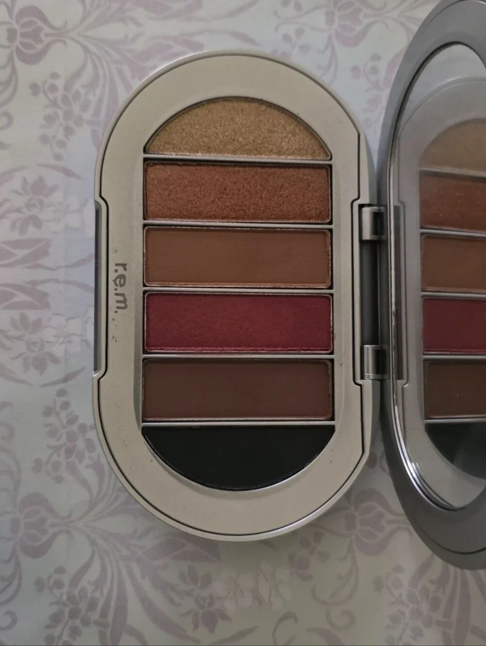 R.E.M. Beauty (Ariana Grande) Midnight Shadows Eyeshadow Palette in Principessa